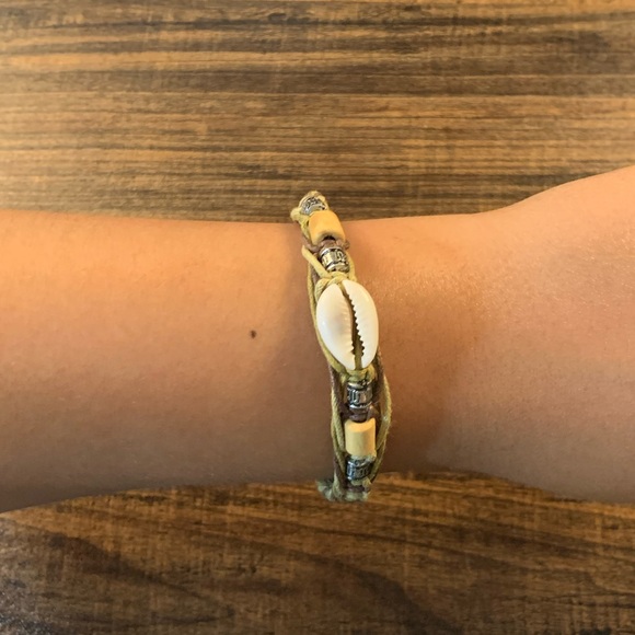 Shell Bracelet - Picture 2 of 2